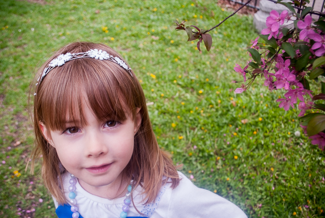 DIY Frozen snowflake headband for your little Elsa. Just print this download onto Shrinky Dink shrink film, cut, bake, and glue to a headband. Perfect for a Frozen birthday party or Elsa Halloween costume!