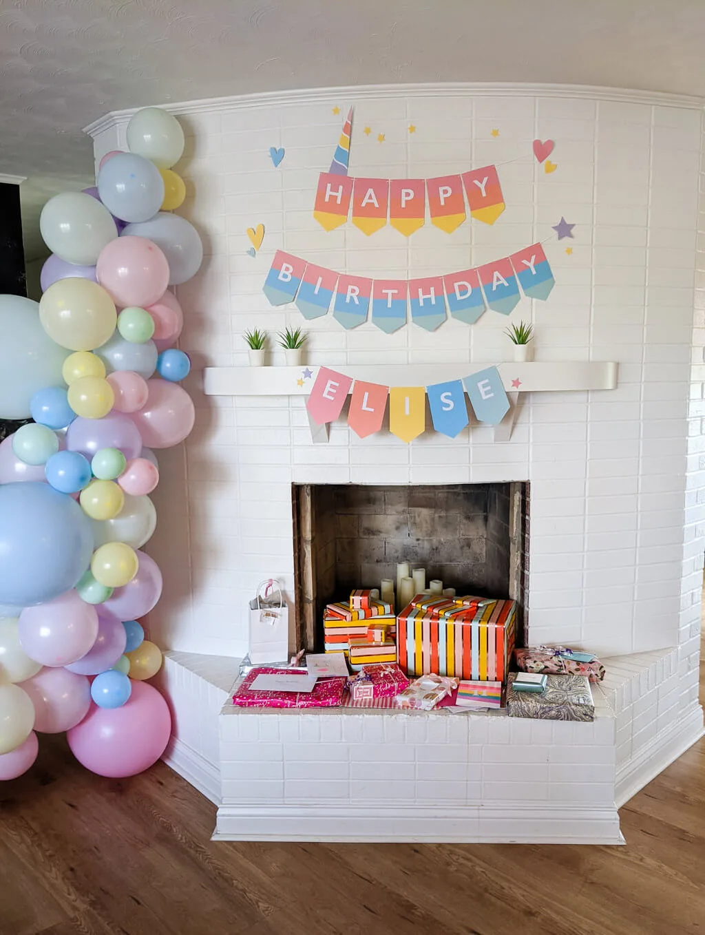 Cute unicorn banner for a pastel rainbow unicorn birthday party Printable rainbow unicorn banner with pastel balloon garland