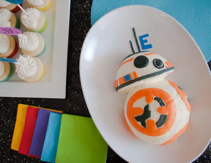 Easy Star Wars BB-8 birthday cake