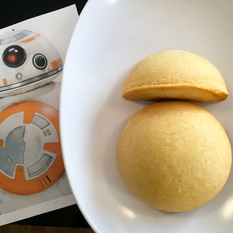 DIY BB-8 cake using a 3D ball pan