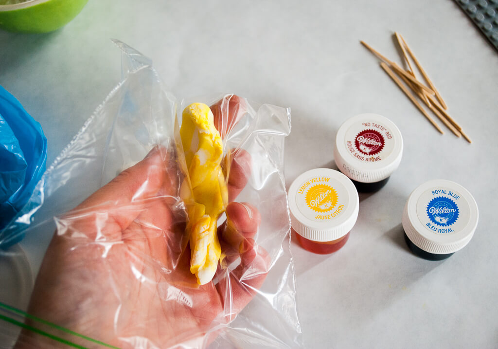 Use sandwich bags to knead food coloring into fondant without getting food coloring all over your hands