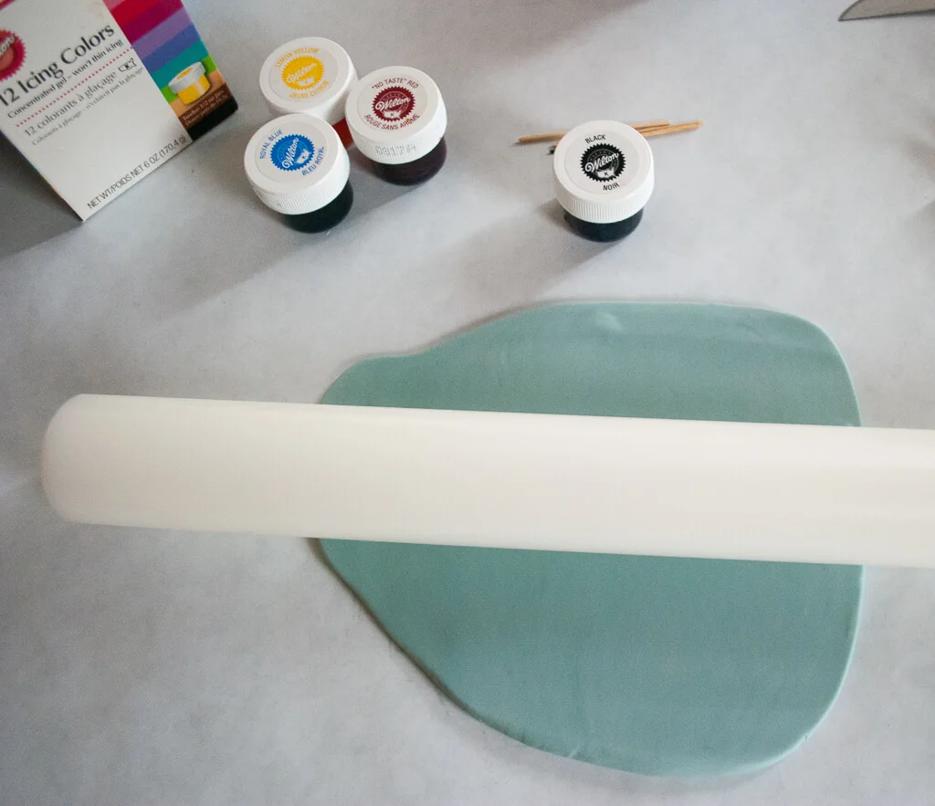 How to roll fondant flat for a LEGO birthday cake