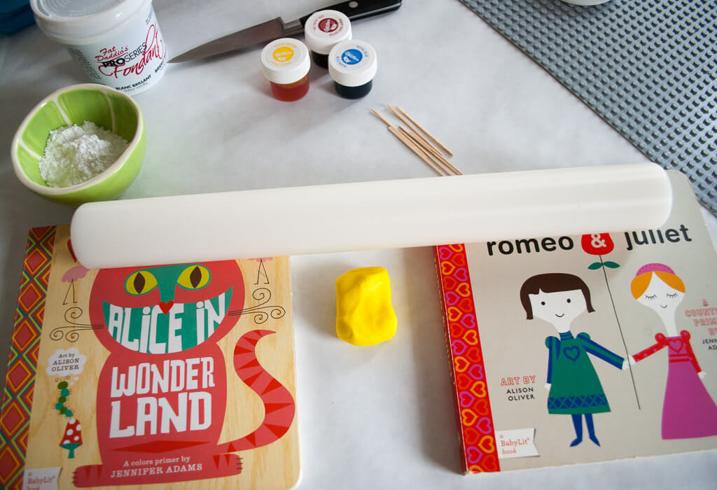 Easy hack for rolling out fondant LEGO bricks: Put a rolling pin on top of two books the same height to create thick edible LEGO bricks cake decorations #legobirthday #legocake #cakes #birthdaycakes #fondant