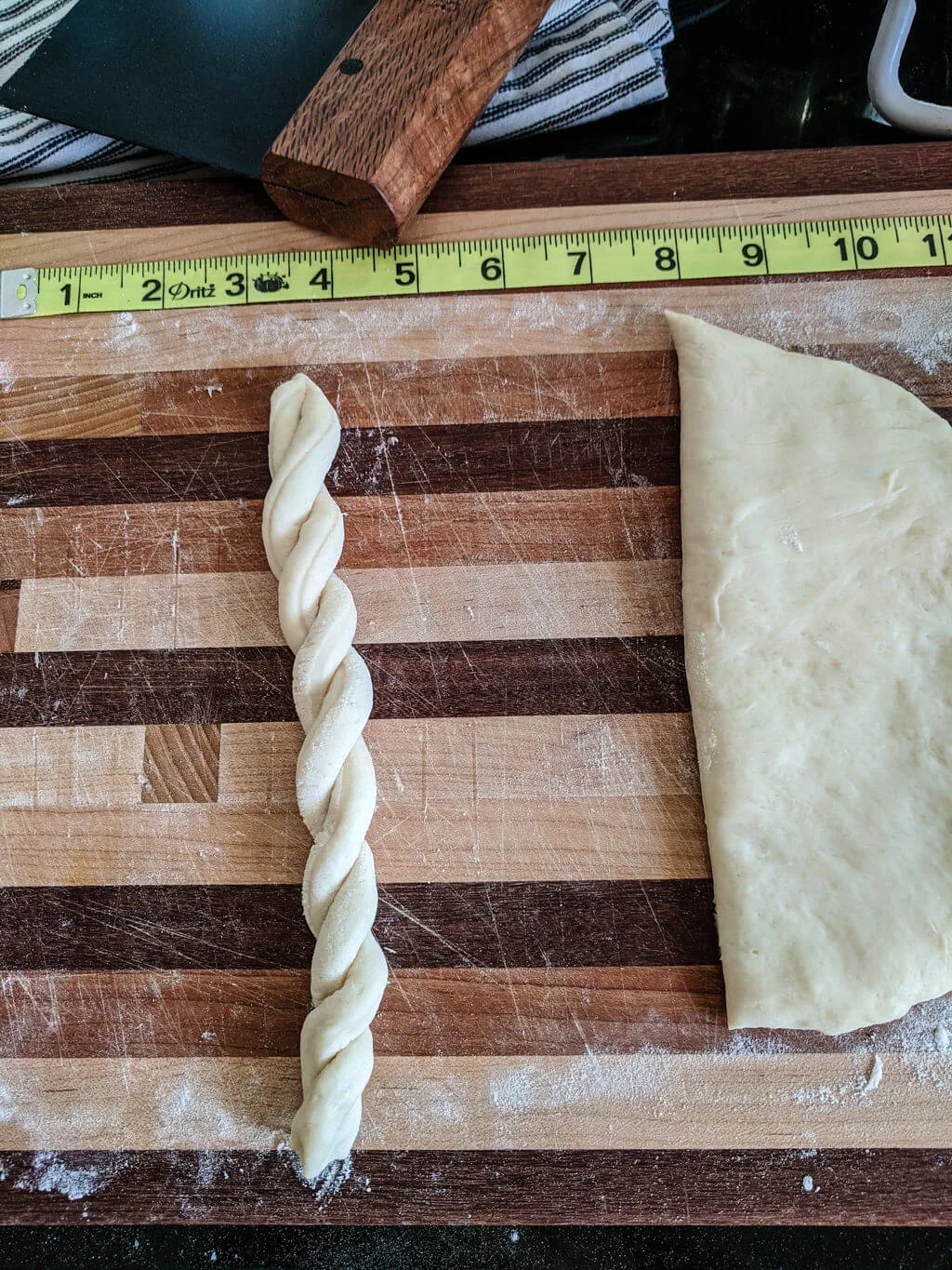 https://www.merrimentdesign.com/images/how-to-make-homemade-breadsticks-twists_2.jpg.webp