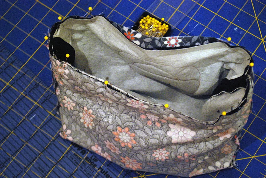 How to sew a lined messenger bag - free sewing pattern