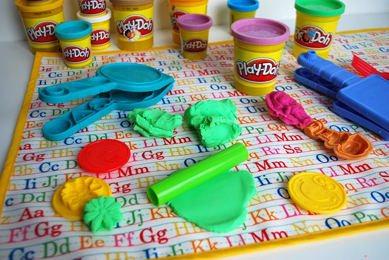 How to make a kid's non-slip fabric DIY Play-doh mat or coloring mat great kids DIY gift