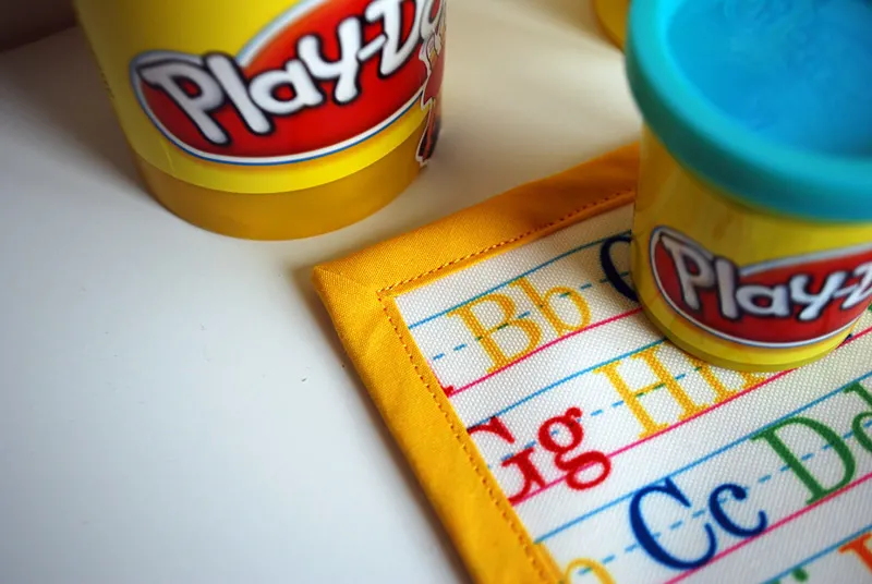 How to make a kid's DIY non-slip fabric Play-doh mat or coloring mat - free sewing pattern and instructions. Great kids DIY gift!