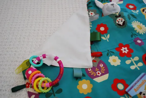 How to make a Kid's Travel Toy Blanket with Velcro Loops and Ribbon Tags