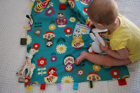 Kid's Travel Toy Blanket with Velcro Loops and Ribbon Tags free DIY tutorial and pattern