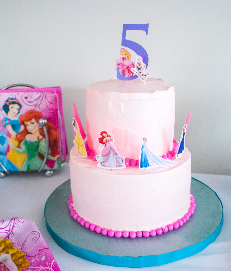 Easy princess birthday cake. How clever! Use stickers on toothpicks to decorate an easy DIY Disney princess birthday cake for a princess birthday party