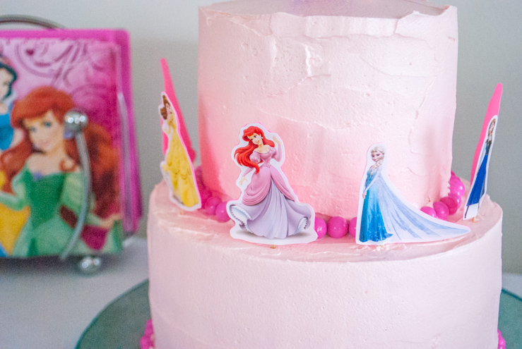 Easy princess birthday cake. How clever! Use stickers on toothpicks to decorate an easy DIY Disney princess birthday cake for a princess birthday party