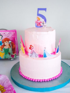 Easy princess birthday cake. How clever! Use stickers on toothpicks to decorate an easy DIY Disney princess birthday cake for a princess birthday party