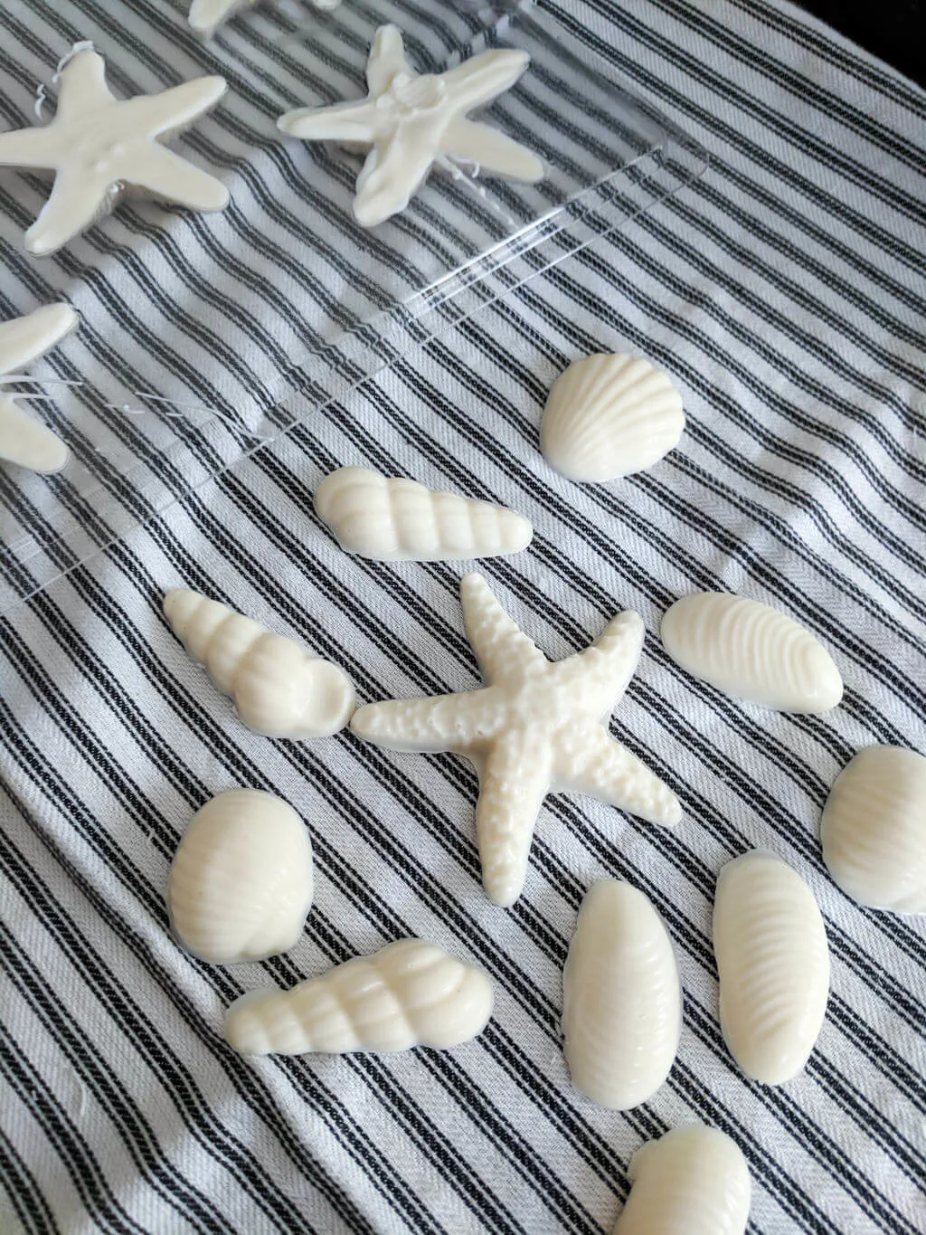 How to make white chocolate shells and starfish