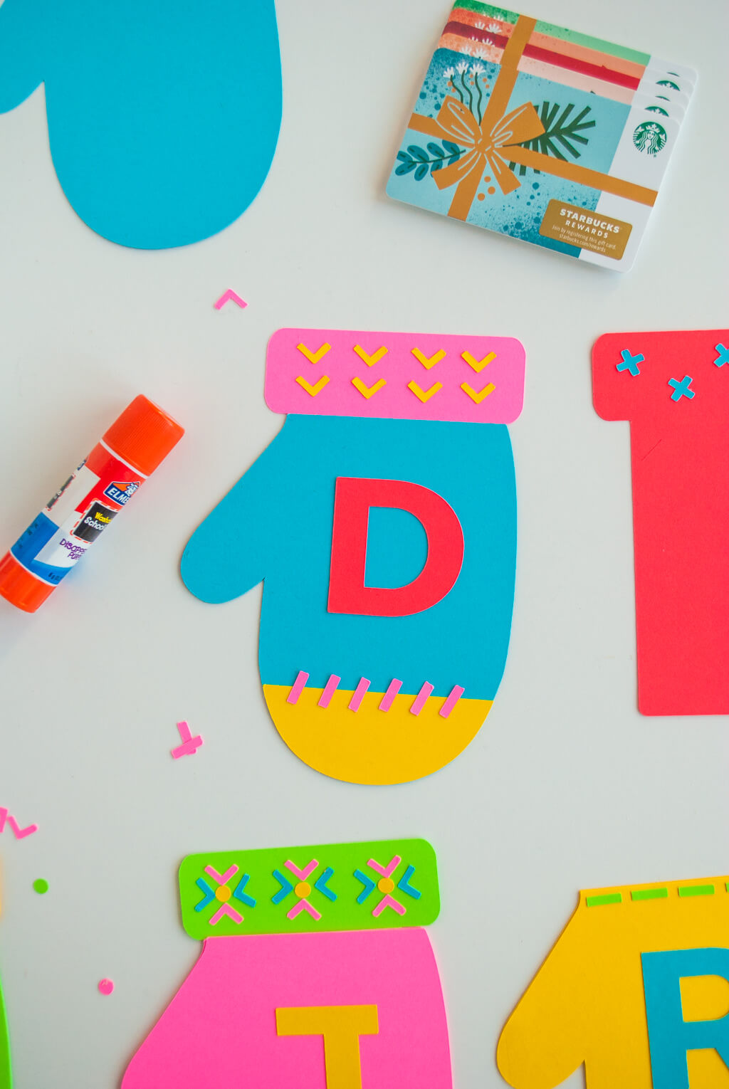 How to make DIY gift card holders in the shape of mittens