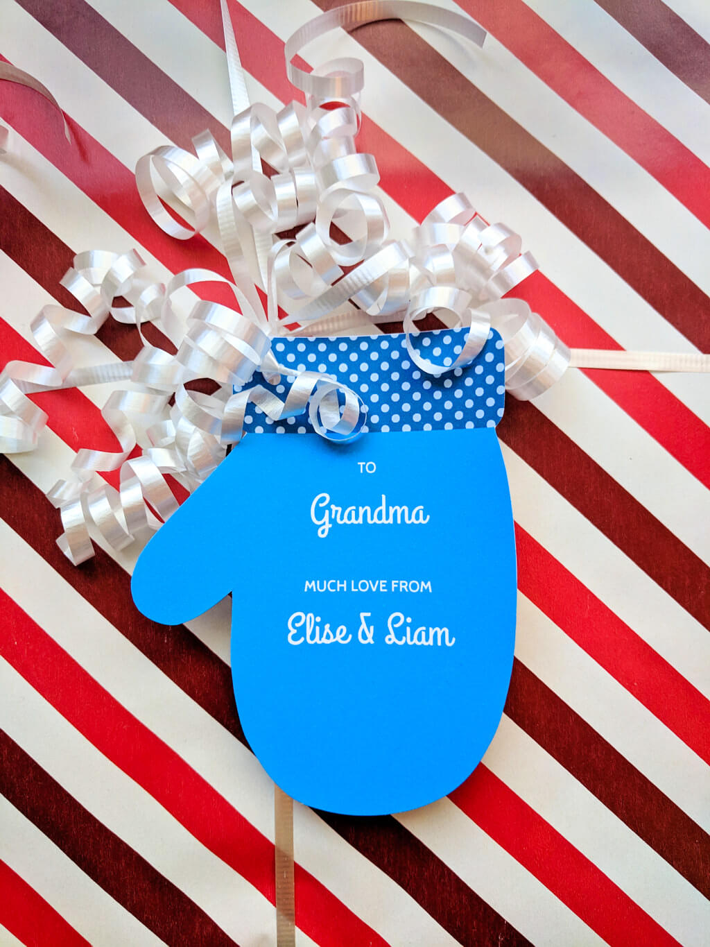 Printable Christmas gift tag on gift