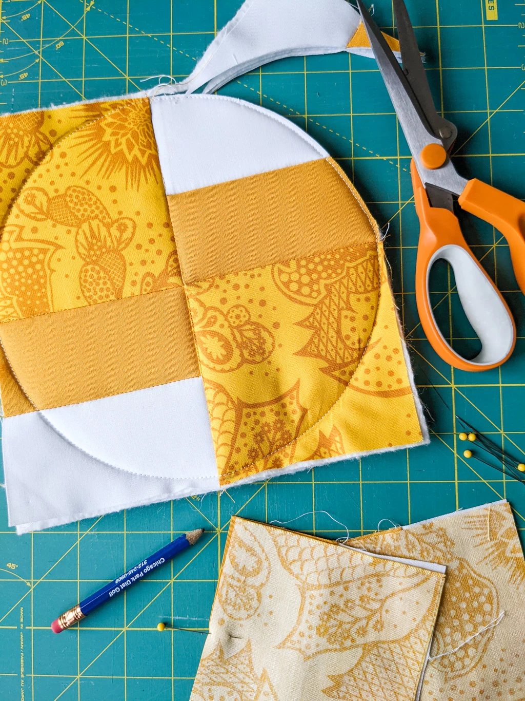 Sewing a DIY round modern quilted potholder