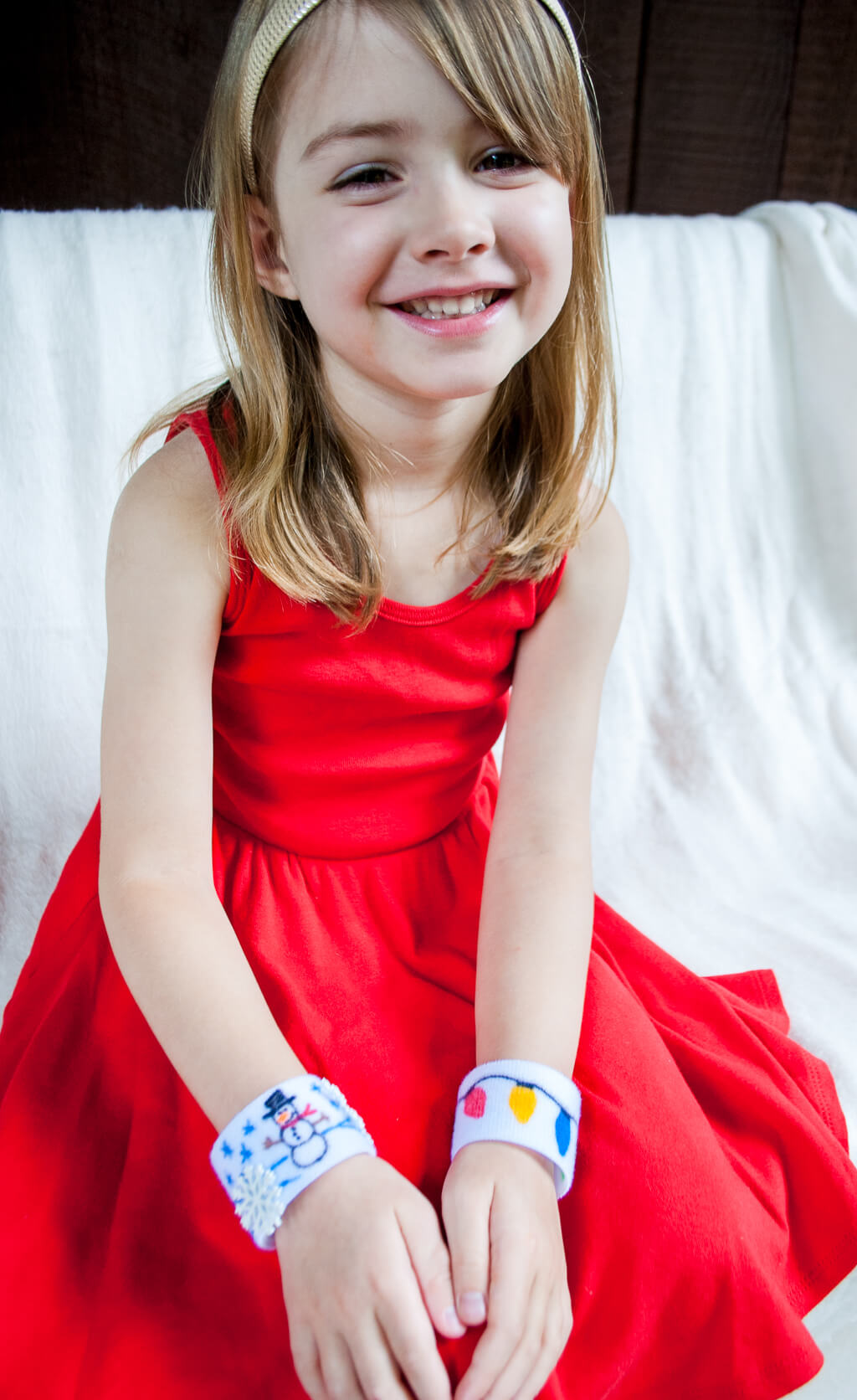 No-sew DIY Christmas bracelets - Elise turned them into "arm cuffs" #diychristmas #christmas #diy #kidscrafts #handmadechristmas