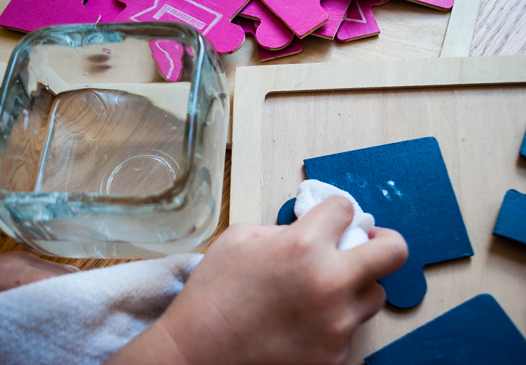 How to make no-smudge DIY Chalkboard Puzzles using recycled wooden puzzles free craft tutorial @merrimentdesign @marthastewart