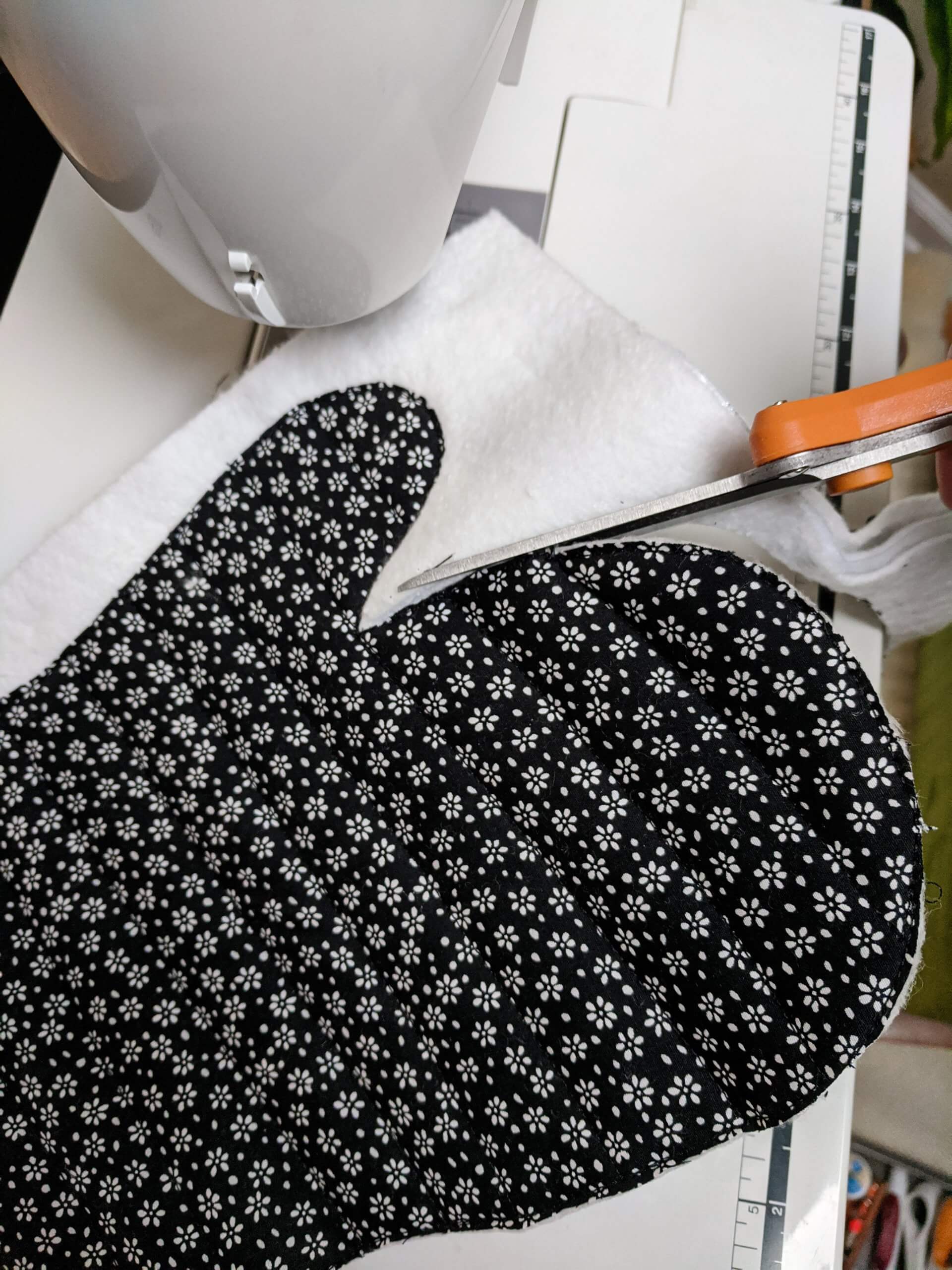 Cutting out oven mitt patterns