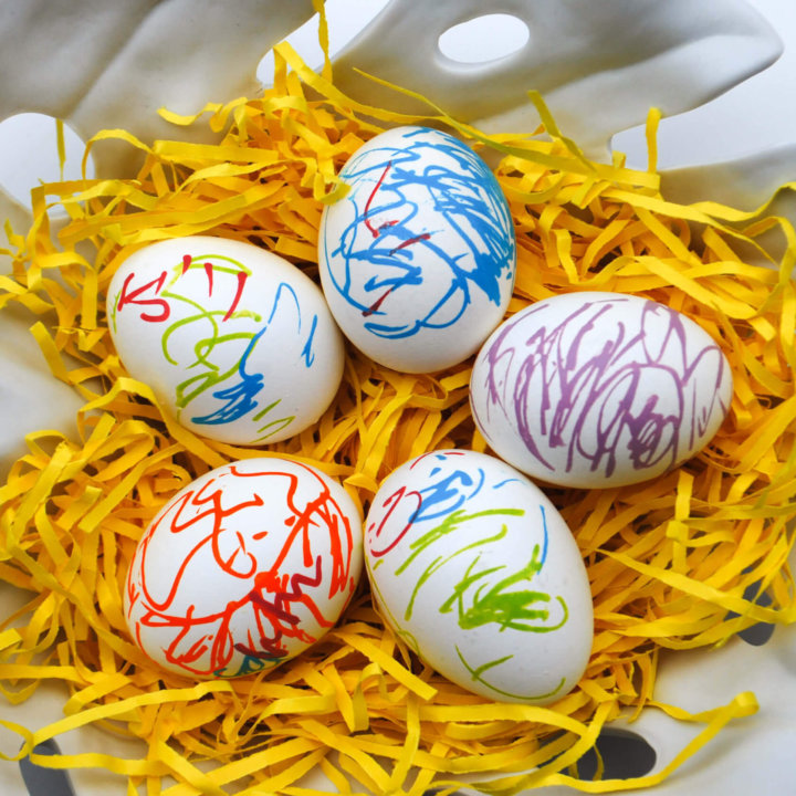 Decorate Easter eggs with paint pens - easy way to color eggs with kids