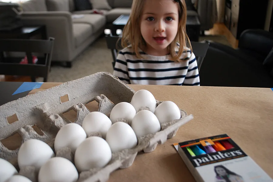 Decorate Easter eggs with paint markers. What an easy way to color Easter eggs with kids! #elmers #sponsored
