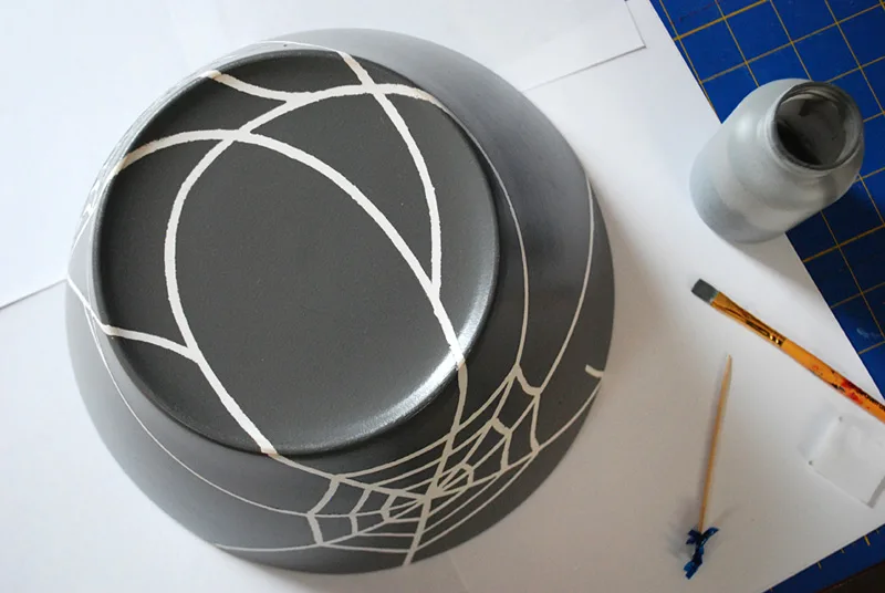 Painted Spiderweb Halloween Trick-Or-Treat Candy Bowl free project tutorial