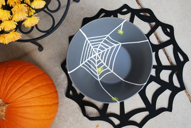 Painted Spiderweb Halloween Trick-Or-Treat Candy Bowl free project tutorial