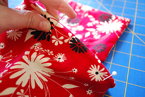 Pincushion Thread Catcher free sewing pattern and DIY tutorial