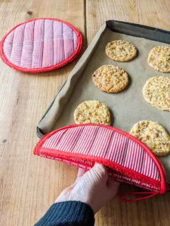 Round pot holder sewing pattern with cookies