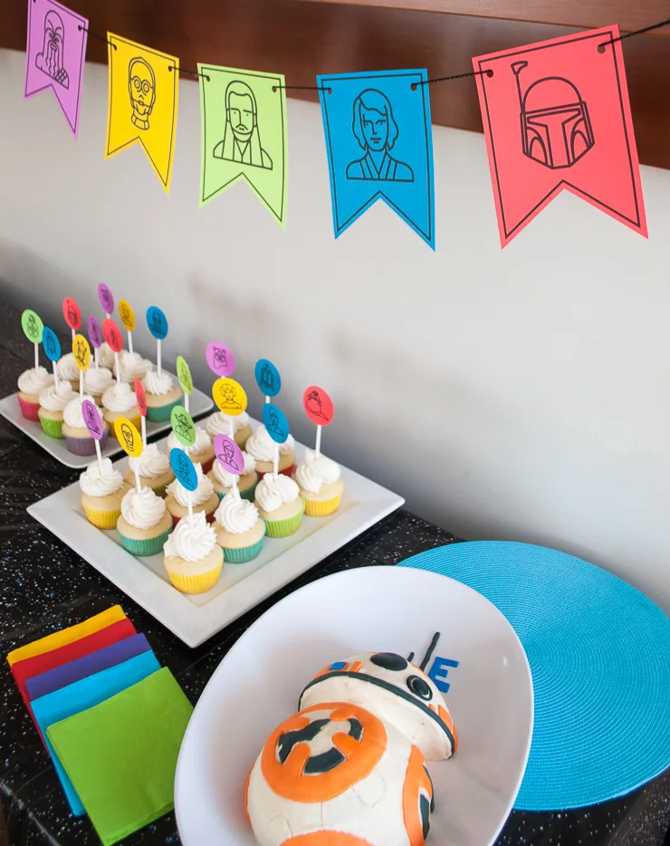 Star Wars Printable DIY Birthday Banner Bunting - in Lightsaber colors! How cute is this for a Star Wars birthday party? DIY Star Wars Free Printable Birthday Banner Bunting
