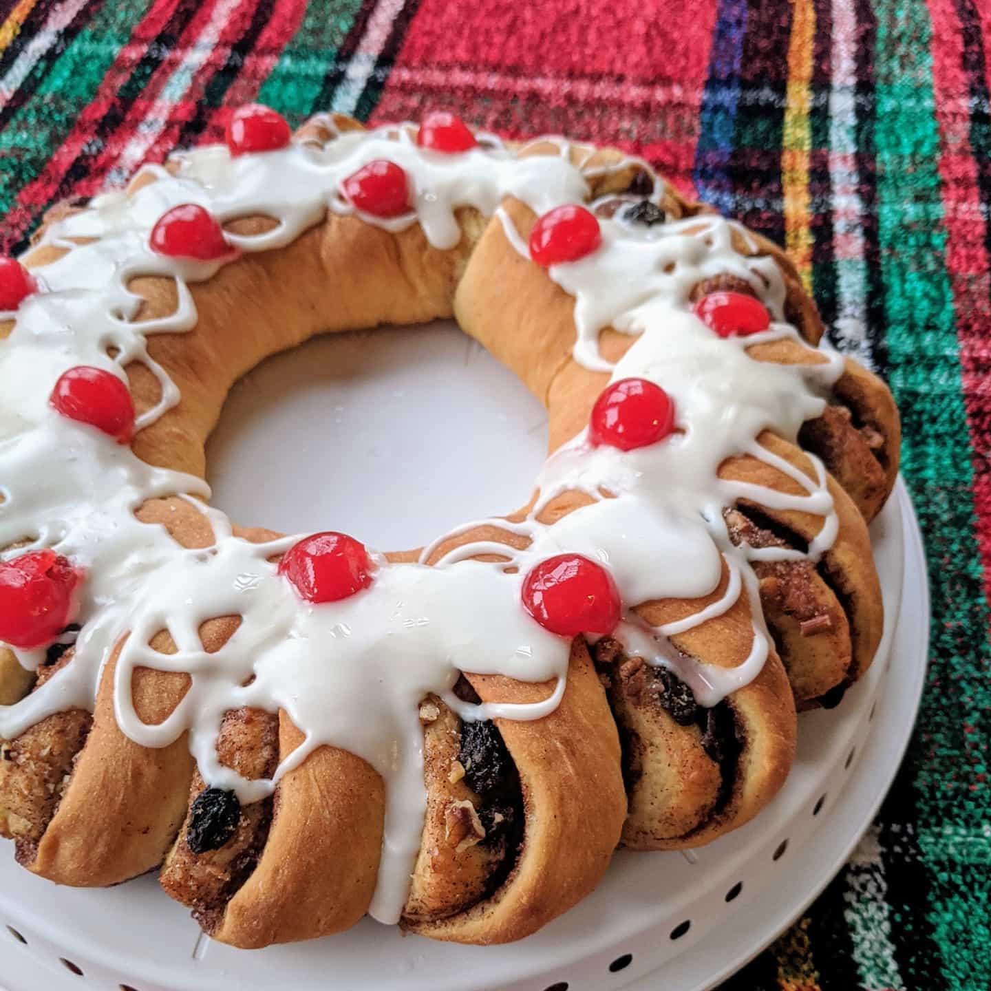 Swedish Tea Ring recipe for Christmas morning breakfast - cinnamon roll wreath