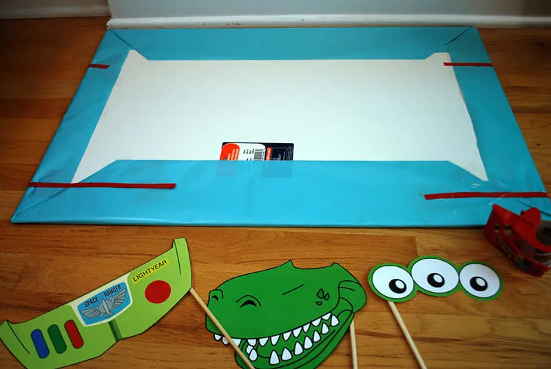 Making a Toy Story photo props hanging display board