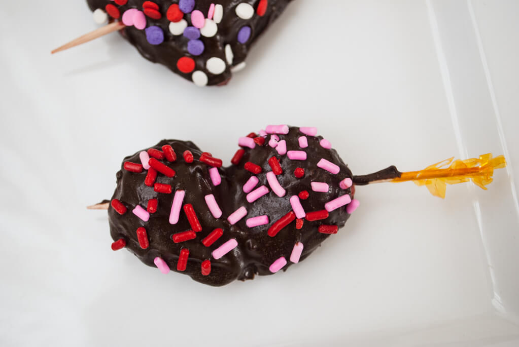 DIY heart-shaped chocolate-covered strawberry hearts