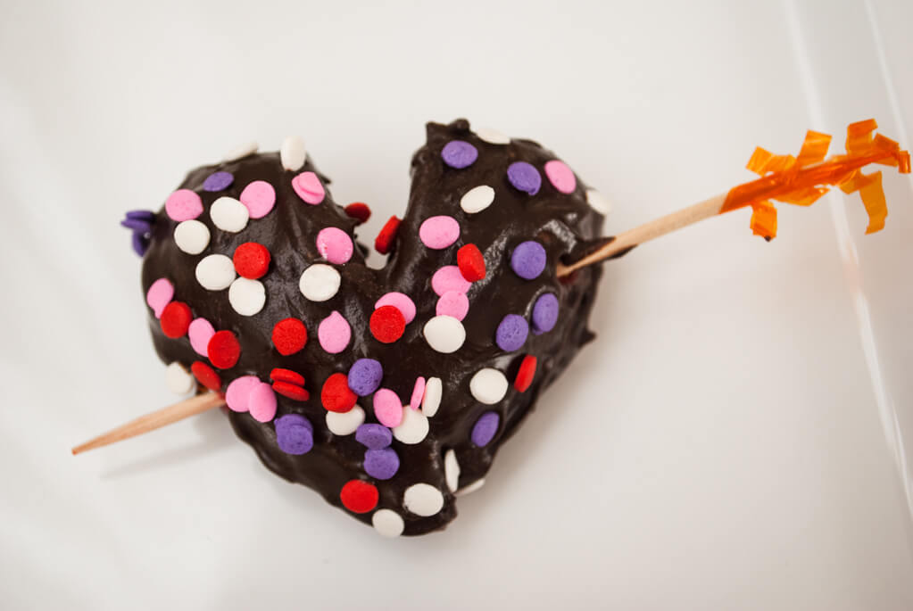 DIY heart-shaped chocolate-covered strawberry hearts