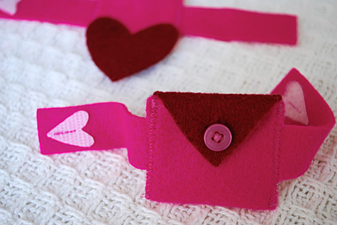 Valentine's Day Felt Heart Pocket Bracelet and Mini Purse for Kids by Kathy Beymer at MerrimentDesign.com