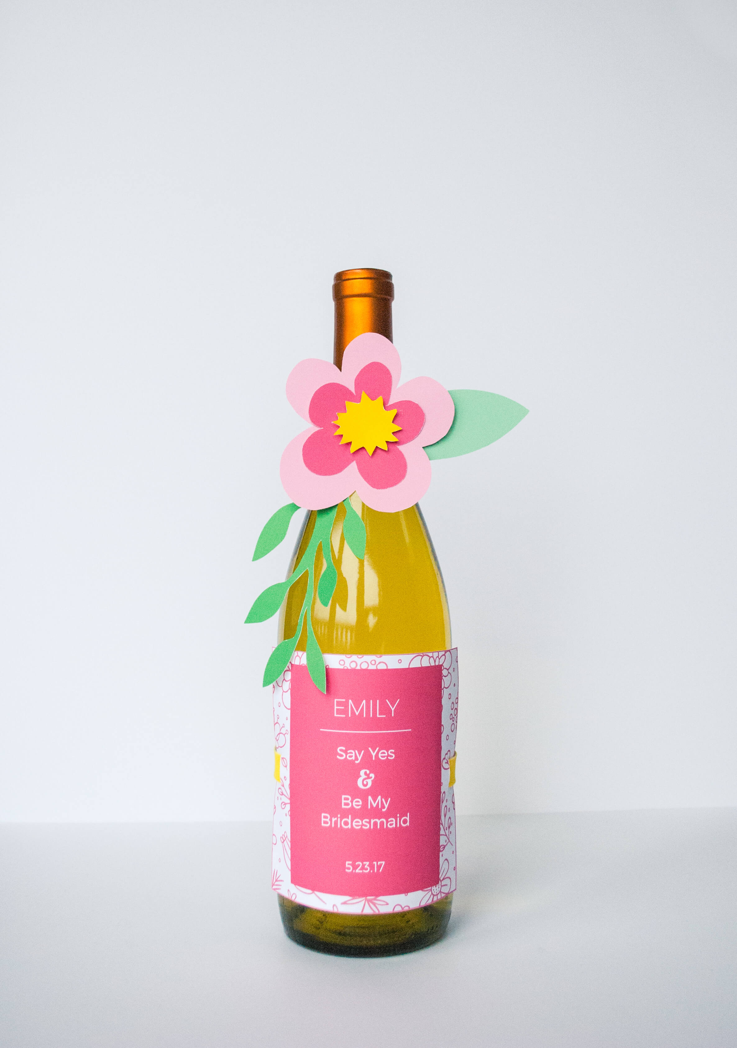 'Will You Be My Bridesmaid' free printable personalized wine labels and flowers - Merriment Design