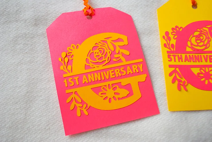 How to make DIY Monogrammed Wine Tags for a wine-themed wedding gift @merrimentdesign