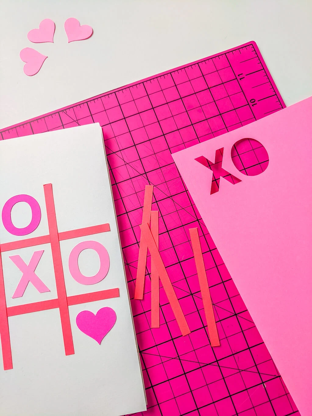 How to make a XOXO tic-tac-toe DIY Valentine's Day card